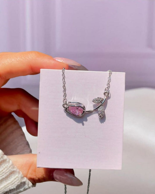 Collar Tulipán 🌷✨ | Baño de Oro Blanco + Estuche Gratis